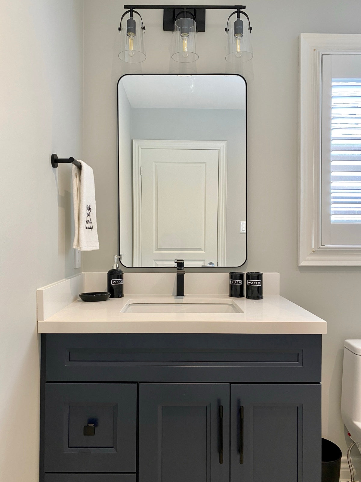 Navy vanity with matte black bar pulls